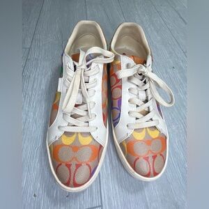 COACH Lowline Low Top Sneaker In Rainbow Signature Canvas Size 8B 
EUC